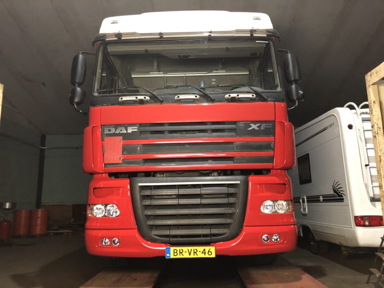 red DAF XF rent your truck