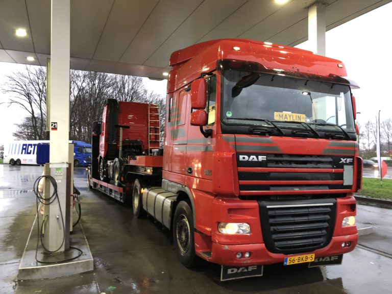 DAF XF with lowloader for rent